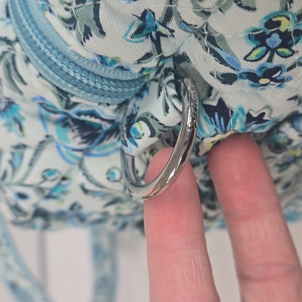 Vera Bradley | Iconic Small Travel Duffel Cloud Vine - Picture 6 of 10